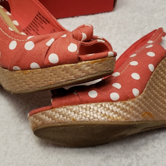 American Eagle wedges, peach polkadots, 5 - Picture 3 of 7